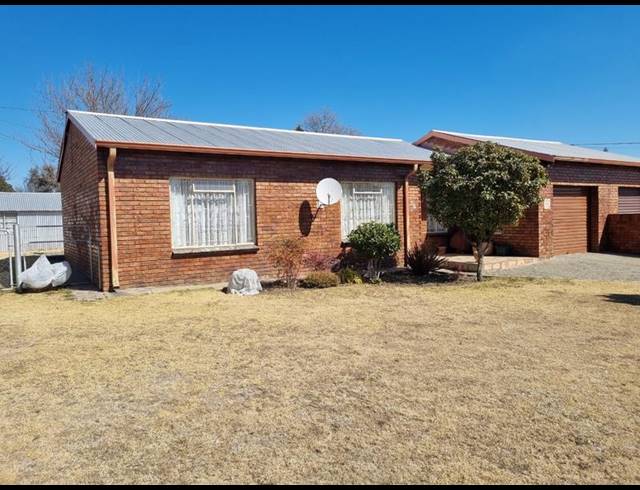 2 BEDROOM TOWNHOUSE FOR SALE IN MEYERVILLE